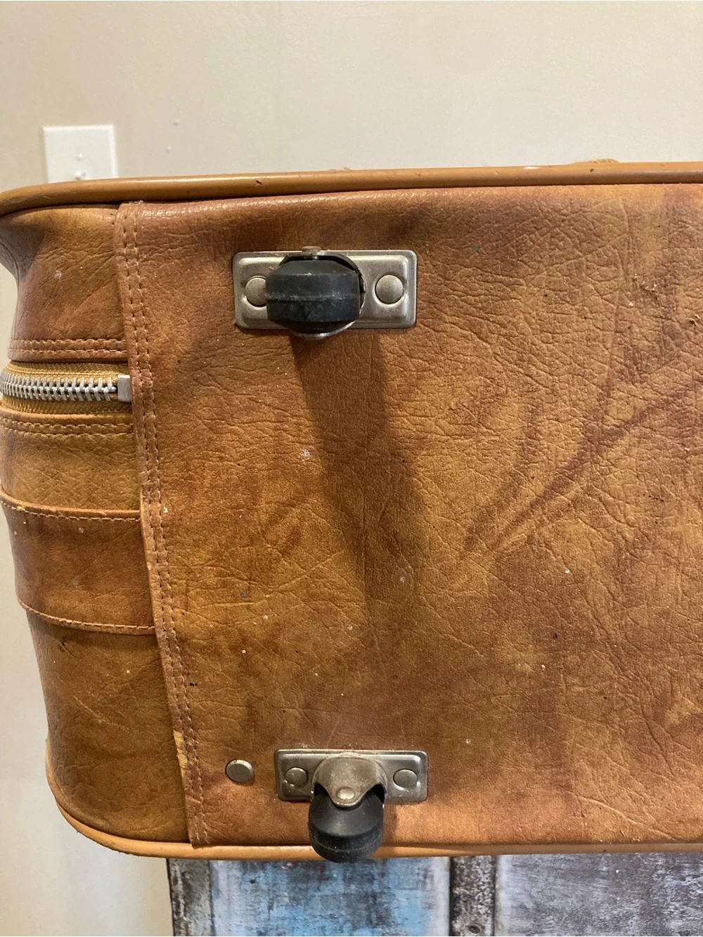 Vintage American Tourister Suitcase 1970s/80s Made in Taiwan